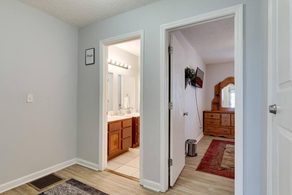 Lovely 2 Bdr Condo With Balcony 2M To Broadway ناشفيل المظهر الخارجي الصورة