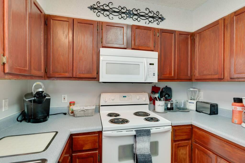 Lovely 2 Bdr Condo With Balcony 2M To Broadway ناشفيل المظهر الخارجي الصورة