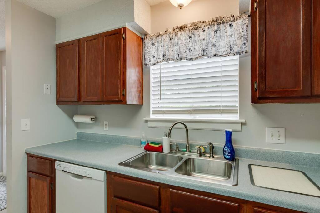 Lovely 2 Bdr Condo With Balcony 2M To Broadway ناشفيل المظهر الخارجي الصورة